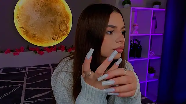 Snapshot of LauraHansil chatting on April 13, 2026, 7:08 pm LauraHansil online show from April 13, 2026, 7:08 pm