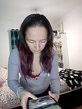 Snapshot of DeepestFantisy_x chatting on November 3, 2025, 11:33 am DeepestFantisy x online show from November 3, 2025, 11:33 am