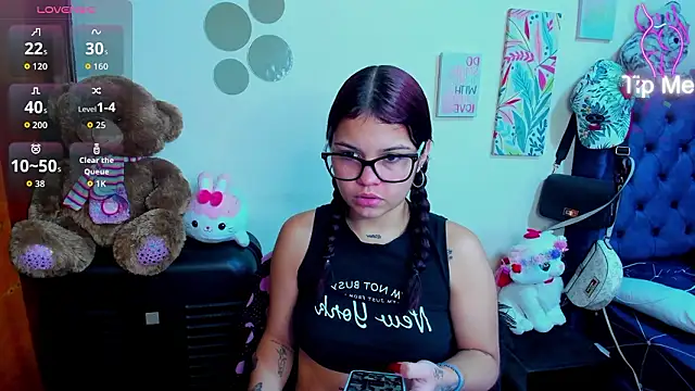 Emma boo online show from February 2, 2026, 3:33 pm