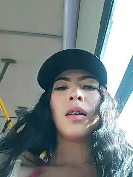 Moon And Sunn online show from November 1, 2025, 1:02 pm