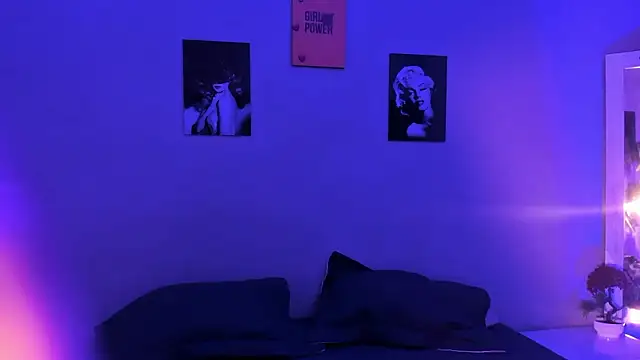 sexynova 93 online show from February 27, 2026, 7:36 pm