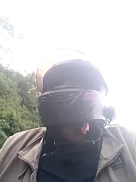 Snapshot of yuhenthr chatting on October 30, 2025, 10:10 pm yuhenthr online show from October 30, 2025, 10:10 pm