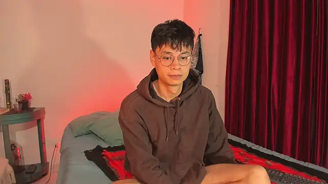 estmonnn online show from November 3, 2025, 2:35 am