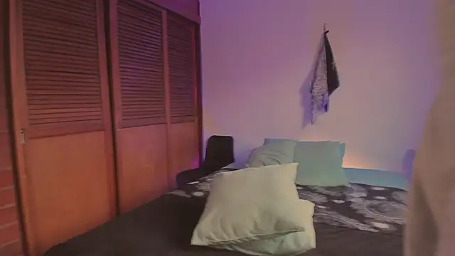 estmonnn online show from December 15, 2025, 10:03 pm