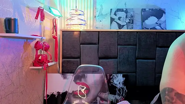 Im-Lola online show from February 22, 2026, 9:41 am