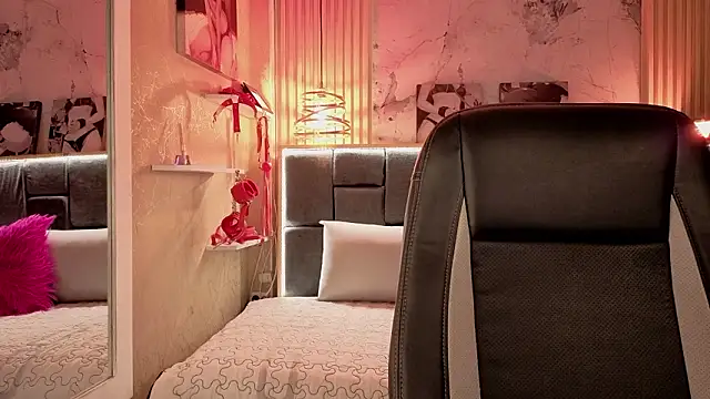 Im-Lola online show from March 12, 2026, 11:11 pm