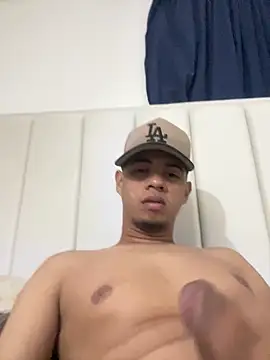 Snapshot of Alexelvergon2 chatting on October 29, 2025, 8:05 am Alexelvergon2 online show from October 29, 2025, 8:05 am