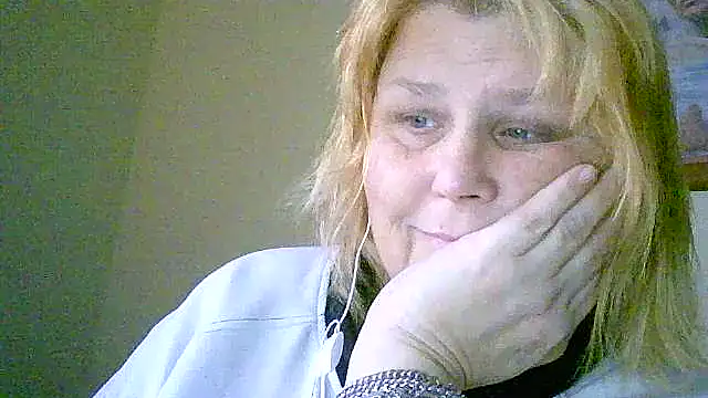 Sylviastar46 online show from November 19, 2025, 8:36 am