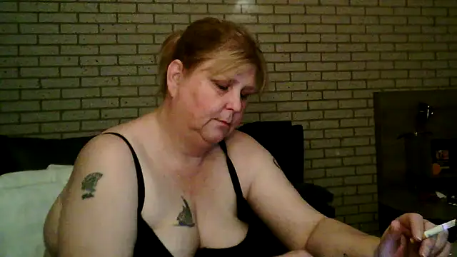Sylviastar46 online show from April 8, 2026, 8:09 pm