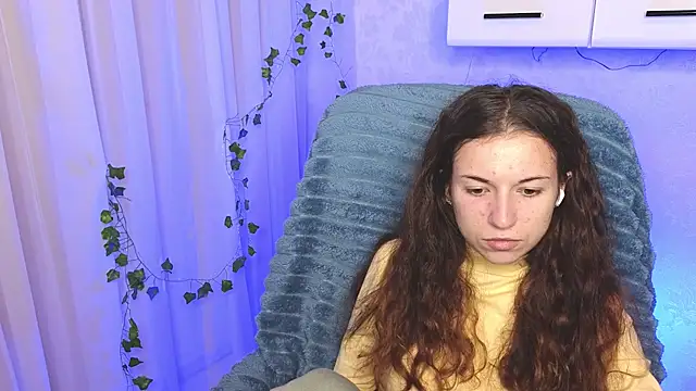 Snapshot of Ulyanix chatting on November 17, 2025, 4:40 am Ulyanix online show from November 17, 2025, 4:40 am