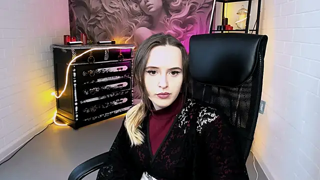 IreneBailey online show from November 8, 2025, 9:09 am