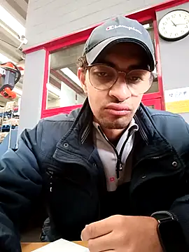 Snapshot of KaTorino chatting on October 31, 2025, 9:43 am KaTorino online show from October 31, 2025, 9:43 am