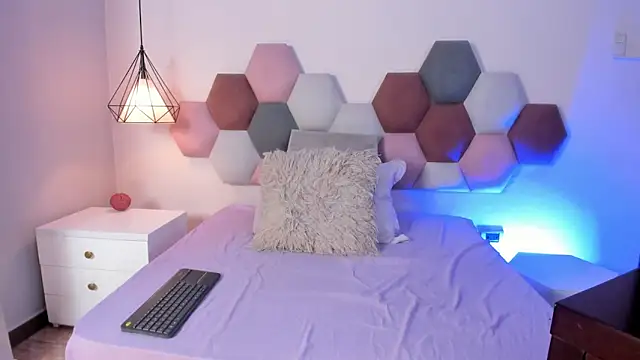 HannaaWells online show from April 29, 2026, 6:25 pm