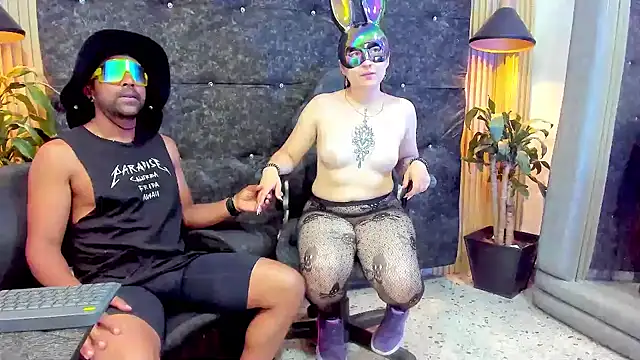 Snapshot of the_couple_hot22 chatting on November 1, 2025, 4:03 am the couple hot22 online show from November 1, 2025, 4:03 am