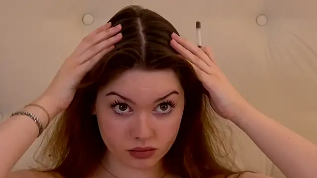 VickiBanx online show from November 9, 2025, 4:11 am