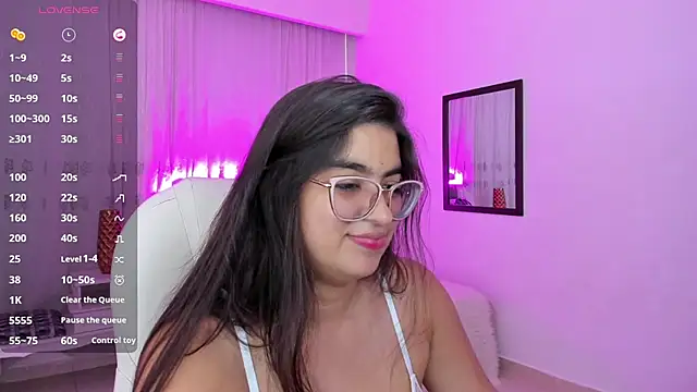 Luna Jonnes1 online show from May 31, 2026, 7:37 pm