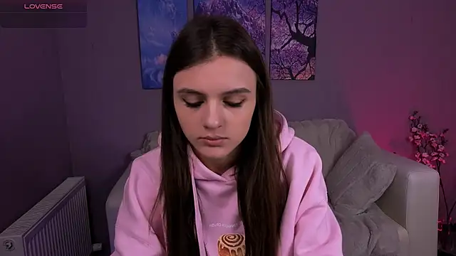 lisa dark  online show from January 18, 2026, 12:09 pm