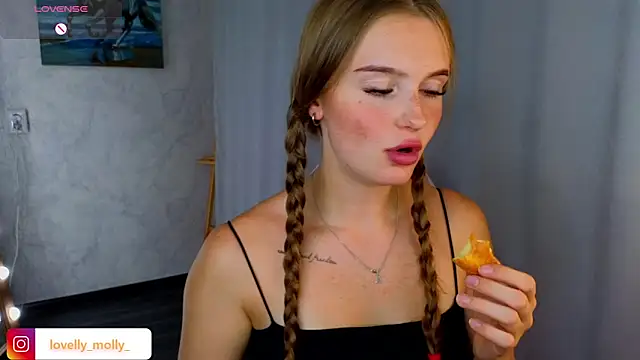 Lovelly molly1 online show from November 6, 2025, 2:51 pm