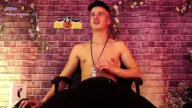 Snapshot of SirReedd chatting on October 29, 2025, 5:58 pm SirReedd online show from October 29, 2025, 5:58 pm