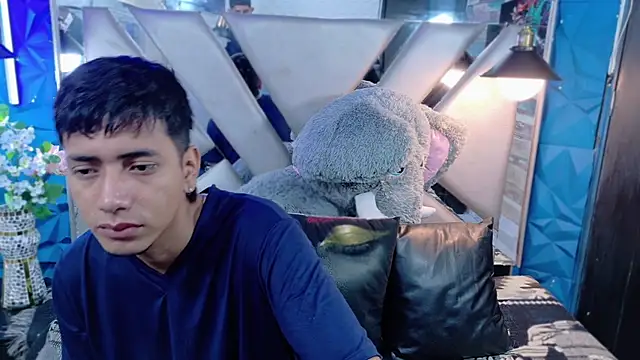 darwinandbrayann online show from December 4, 2025, 3:49 am