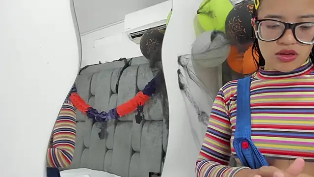 Snapshot of DamianandEva chatting on November 1, 2025, 12:40 pm DamianandEva online show from November 1, 2025, 12:40 pm