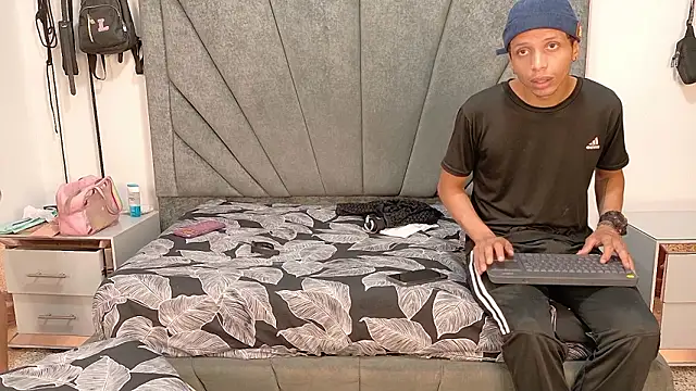 DamianandEva online show from February 4, 2026, 1:17 pm