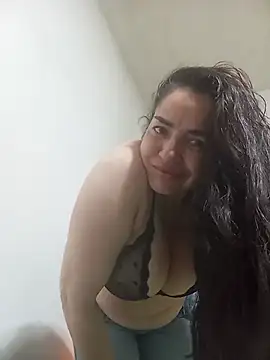 Snapshot of MaryRoze_ chatting on April 22, 2026, 1:30 am MaryRoze online show from April 22, 2026, 1:30 am