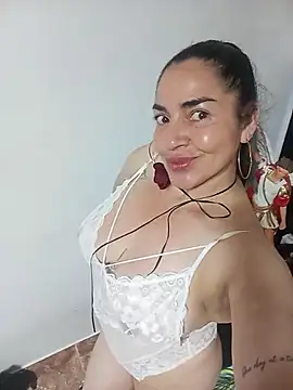 Snapshot of MaryRoze_ chatting on April 23, 2026, 1:29 am MaryRoze online show from April 23, 2026, 1:29 am