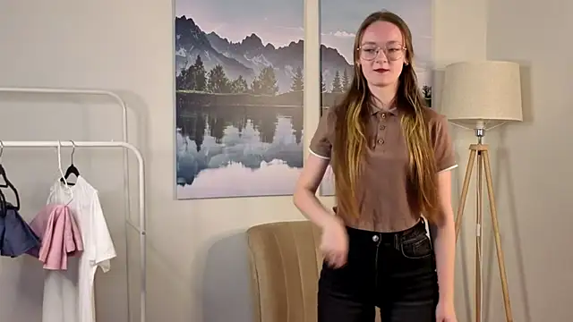 HolliLytal online show from November 1, 2025, 11:01 am