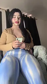 Snapshot of cowgirllyx chatting on November 9, 2025, 8:18 pm cowgirllyx online show from November 9, 2025, 8:18 pm