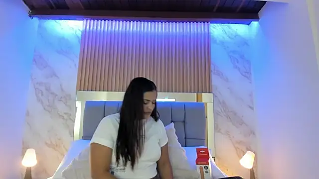 miia luna  online show from November 6, 2025, 12:50 pm