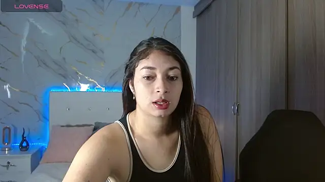 skarlett 35 online show from November 4, 2025, 2:05 pm