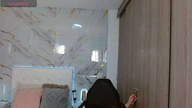 skarlett 35 online show from January 9, 2026, 3:04 pm