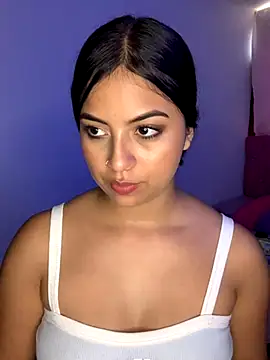 Snapshot of Julii chatting on November 16, 2025, 8:47 pm Julii online show from November 16, 2025, 8:47 pm