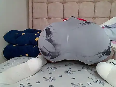Snapshot of Petite_baby5 chatting on April 27, 2026, 10:57 am Petite baby5 online show from April 27, 2026, 10:57 am