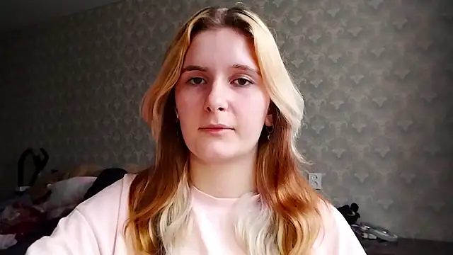 Snapshot of PearlHennington chatting on November 1, 2025, 12:18 pm PearlHennington online show from November 1, 2025, 12:18 pm