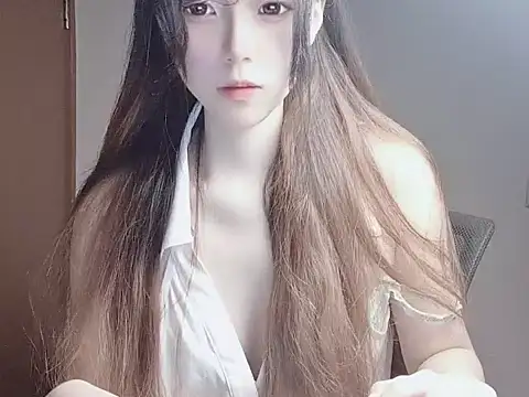 Snapshot of JuliaNoir chatting on October 31, 2025, 9:43 am JuliaNoir online show from October 31, 2025, 9:43 am