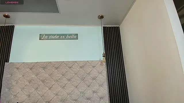 Liia Leens online show from November 22, 2025, 3:49 am