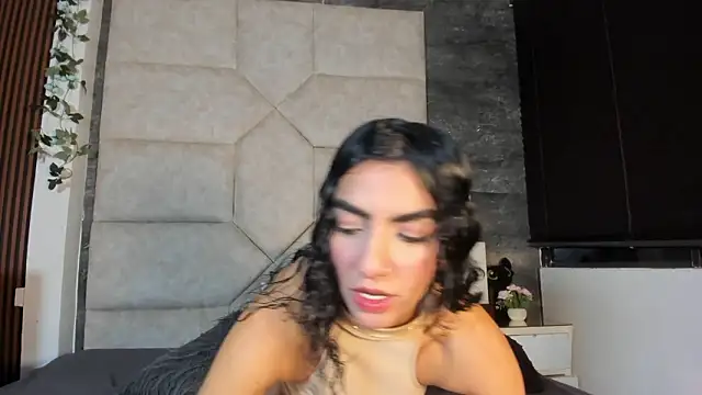 Liia Leens online show from February 7, 2026, 7:56 am