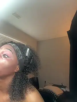 MadameMuse online show from March 19, 2026, 3:49 pm