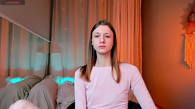 SweetVee online show from March 10, 2026, 6:18 am