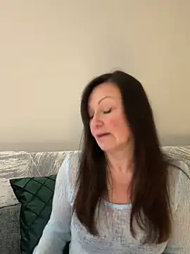 HotLdyllic online show from March 5, 2026, 5:09 pm