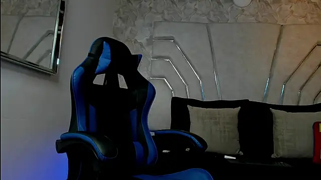 MAXTHOMSON online show from April 25, 2026, 12:35 am