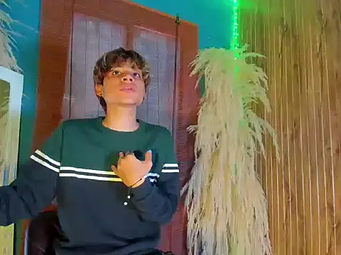 Leo Glow online show from December 20, 2025, 7:21 pm