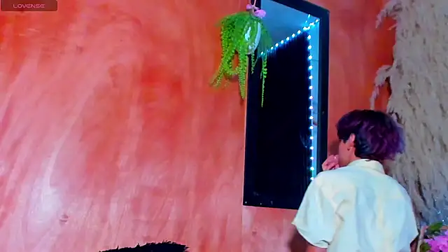 Leo Glow online show from February 23, 2026, 7:33 pm