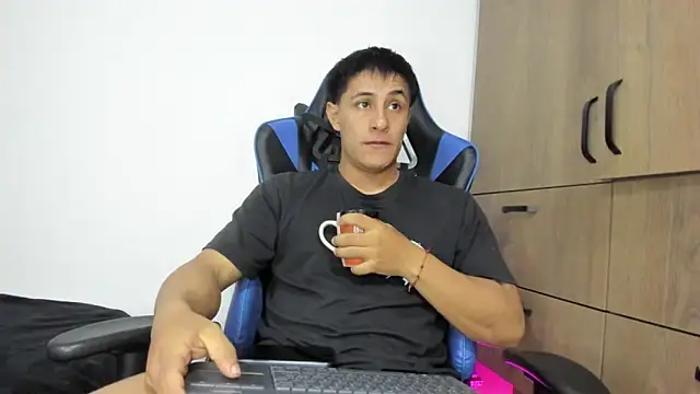 dorman boy online show from November 28, 2025, 3:53 am