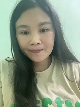 Blue-nice123 online show from November 5, 2025, 1:33 pm