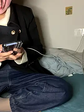 daaqnn online show from November 28, 2025, 12:52 pm