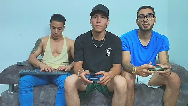 Snapshot of thebadboys05 chatting on November 16, 2025, 1:00 am thebadboys05 online show from November 16, 2025, 1:00 am