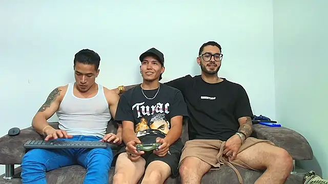 Snapshot of thebadboys05 chatting on November 19, 2025, 1:49 am thebadboys05 online show from November 19, 2025, 1:49 am